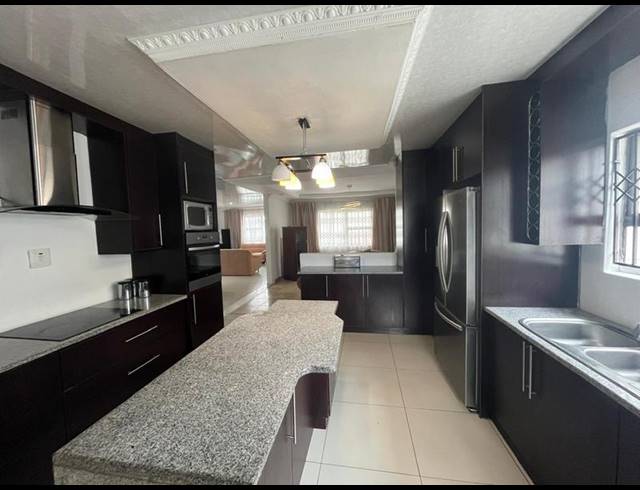 3 BEDROOM HOUSE FOR SALE IN MEADOWLANDS WEST